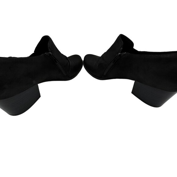 Yuu Womens Razzy  Black Ankle Boots 10M Buckle Comfort - Picture 8 of 8